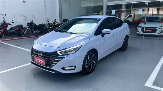 NISSAN VERSA 1.6 16V FLEX EXCLUSIVE XTRONIC NISSAN VERSA 1.6 16V FLEX EXCLUSIVE XTRONIC